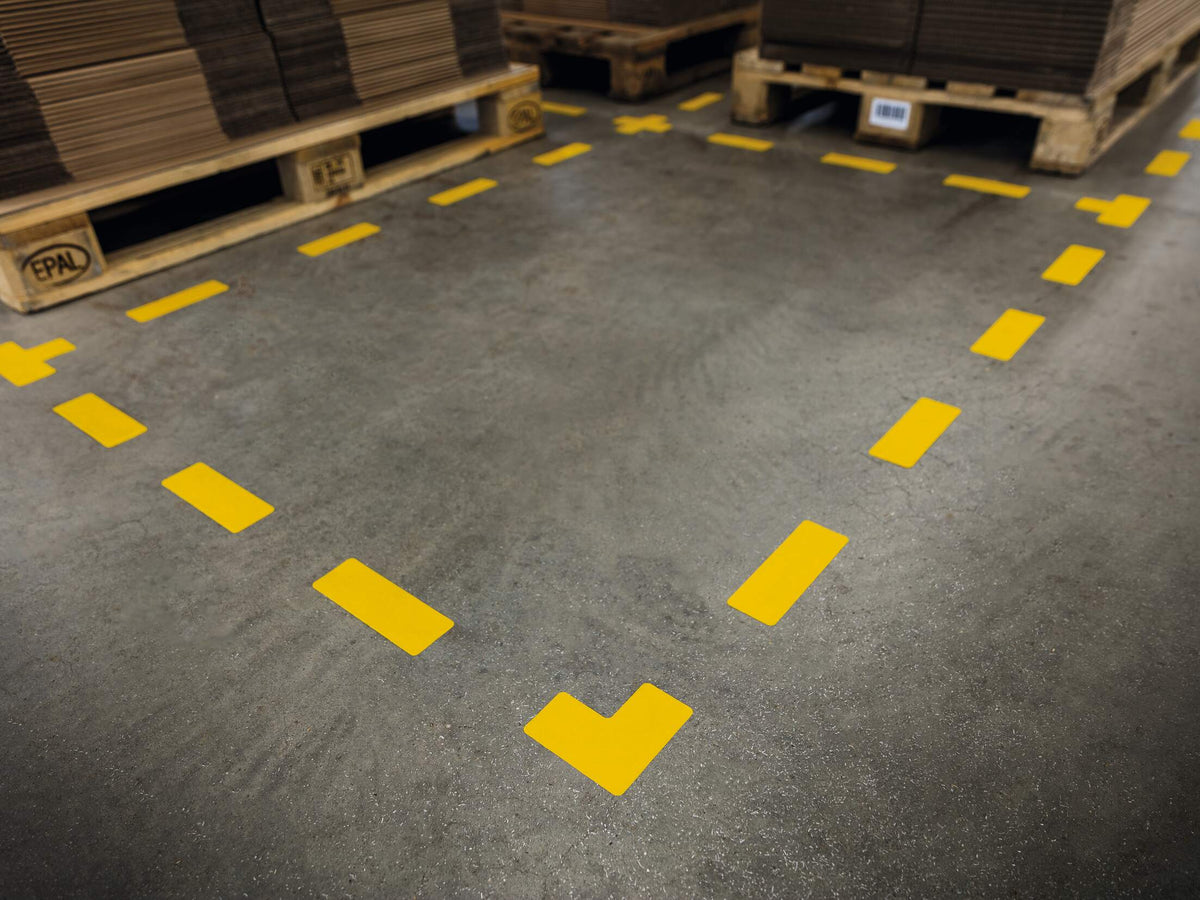 Bay outlined with Durable yellow L shapes and stripes in front of pallets