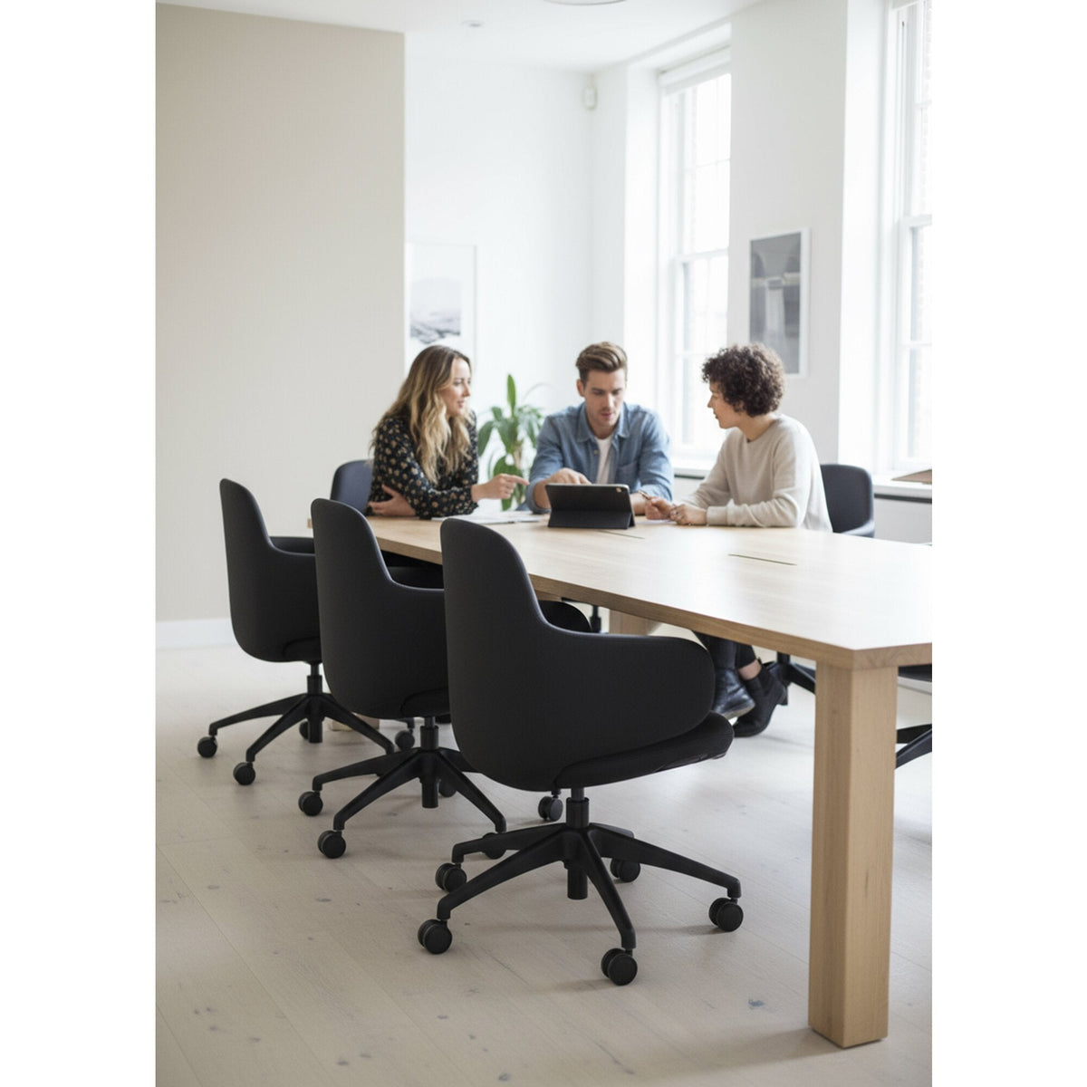 Buro Odyssey Chair with Wraparound Arms Black PU