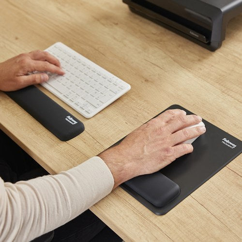 Fellowes Breyta Mouse Pad Wrist Rest Black 200 x 240mm