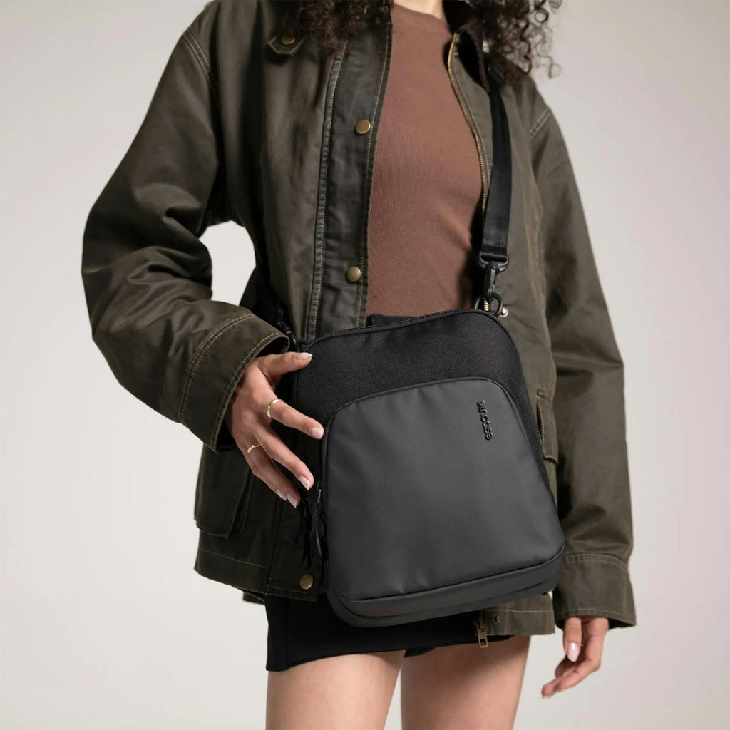 Incase A.R.C. Crossbody Bag Black