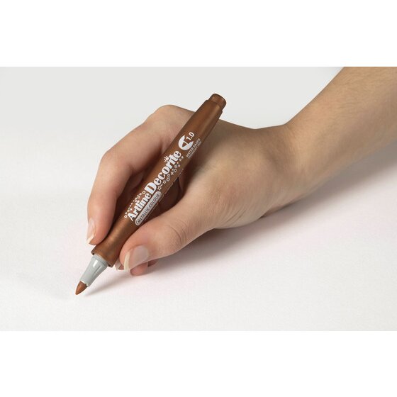 Hand writing with an Artline Decorite 1.0mm Metallic Bronze marker