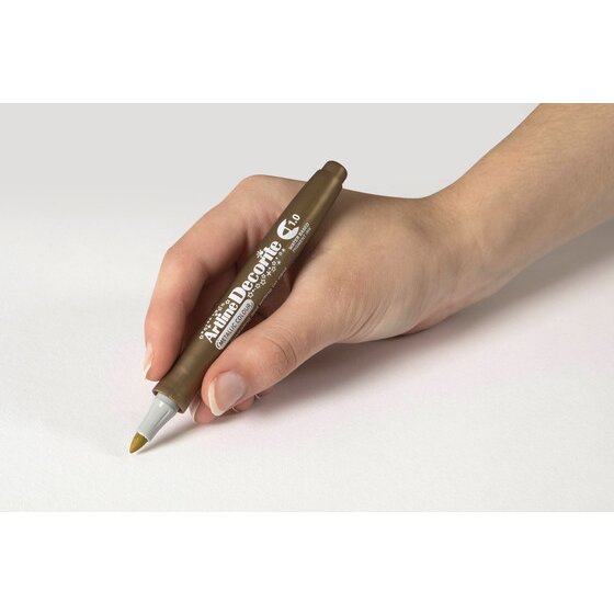 Hand writing with an Artline Decorite 1.0mm Metallic Gold marker