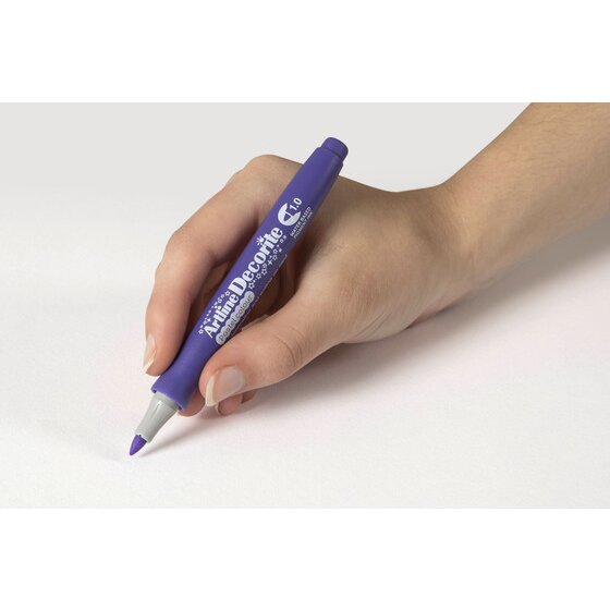 Hand writing with an Artline Decorite 1.0mm Pastel Purple marker