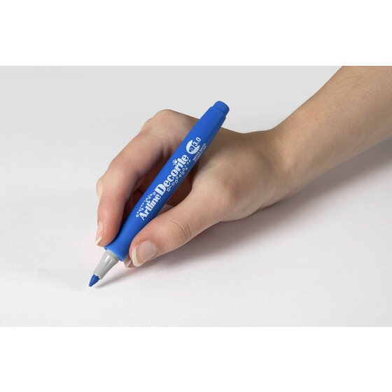Hand writing with an Artline Decorite 3.0mm Blue marker