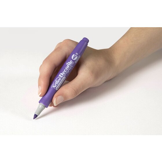 Hand writing with an Artline Decorite 3.0mm Metallic Purple marker