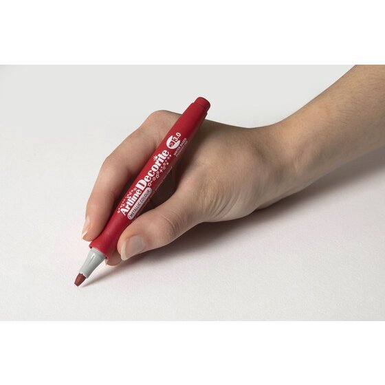 Hand writing with an Artline Decorite 3.0mm Metallic Red marker