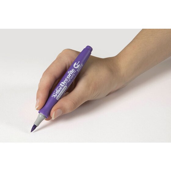 Hand writing with an Artline Decorite Brush Metallic Purple marker